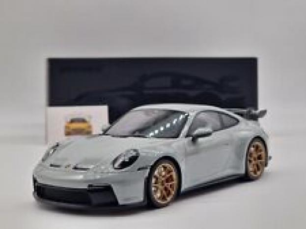 Minichamps Porsche 911 992 GT3 2021 Chalk Gold Wheels 117069001