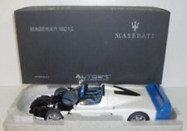 AUTOart Maserati MC12 Road Car pearl white 75801