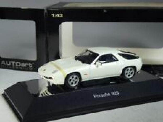 AUTOart Porsche 928 White 57812