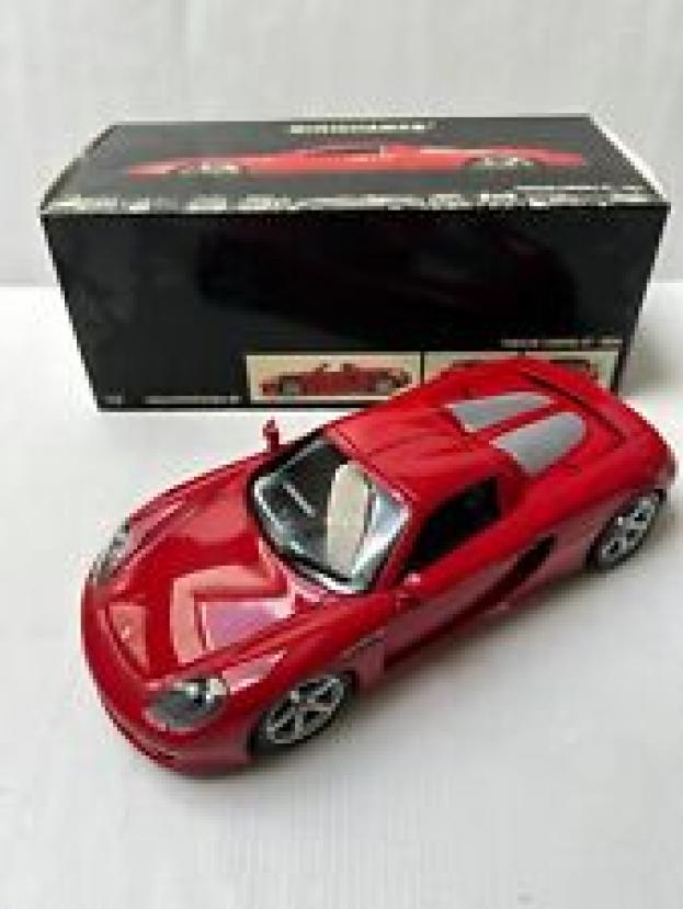 Minichamps Porsche Carrera GT 2003 red 100062630