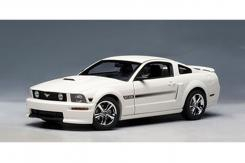 AUTOart Ford Mustang 5 GT Coupe California Special Performance 2007 white 73111