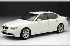 Kyosho BMW 545i sedan e60 white 08591W